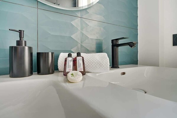 Shower, hair dryer, shampoo