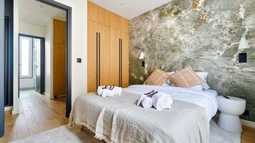 3 bedrooms, iron/ironing board, WiFi, bed sheets