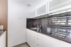 Fridge, coffee/tea maker, toaster