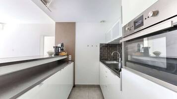 Réfrigérateur, cafetiÚre/bouilloire, bouilloire électrique, grille-pain