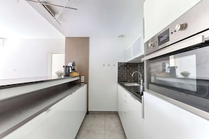 Fridge, coffee/tea maker, toaster