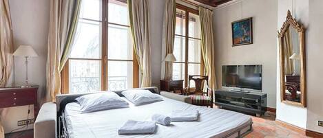 3 bedrooms, iron/ironing board, WiFi