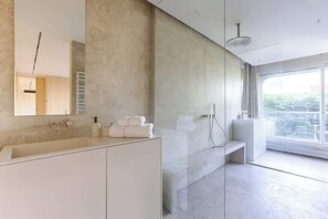 Douche, séchoir à cheveux