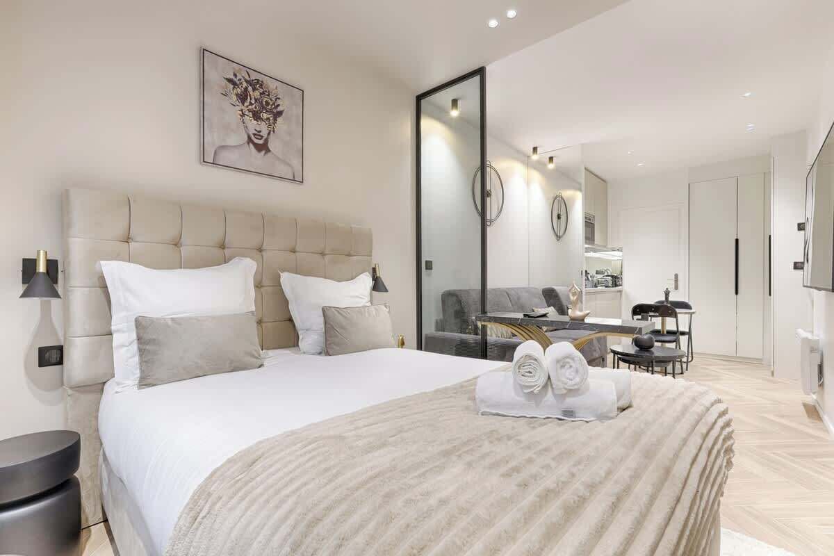 熨斗/熨衣板、旅行婴儿床、WiFi、床单