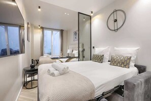 Bügeleisen/Bügelbrett, Reisekinderbett, WLAN, Bettwäsche