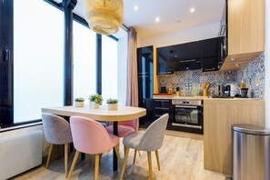 Fridge, microwave, oven, dishwasher