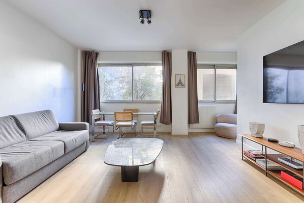 Televisio, työhuone