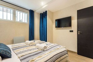 1 bedroom, iron/ironing board, travel cot, WiFi