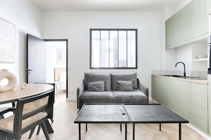 Téléviseur, bureau