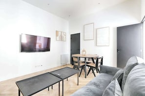 Téléviseur, bureau