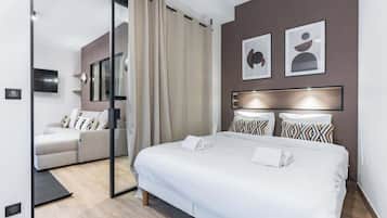2 bedrooms, iron/ironing board, travel cot, WiFi