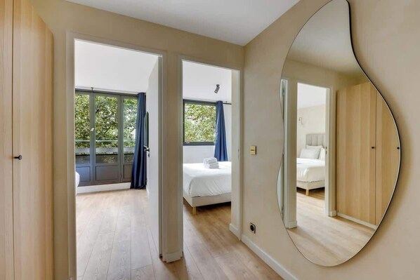 Iron/ironing board, WiFi, bed sheets