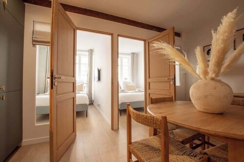 Sentier Historical Center Luxury Apartment 3BR/8P