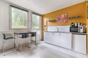 Fridge, microwave, stovetop, coffee/tea maker