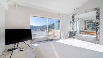 4 slaapkamers, een strijkplank/strijkijzer, wifi, beddengoed