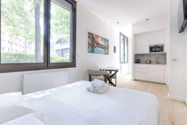 1 bedroom, travel cot, WiFi, bed sheets