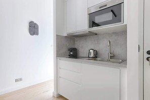 Fridge, coffee/tea maker, toaster, cookware/dishes/utensils