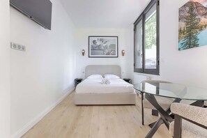 1 bedroom, travel cot, WiFi, bed sheets