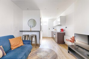 Unclassified image, 2 of 17, button