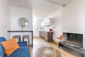 Unclassified image, 3 of 17, button