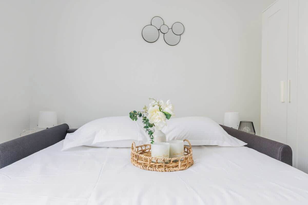 Strykjärn/strykbräda, resesäng, wi-fi och sängkläder