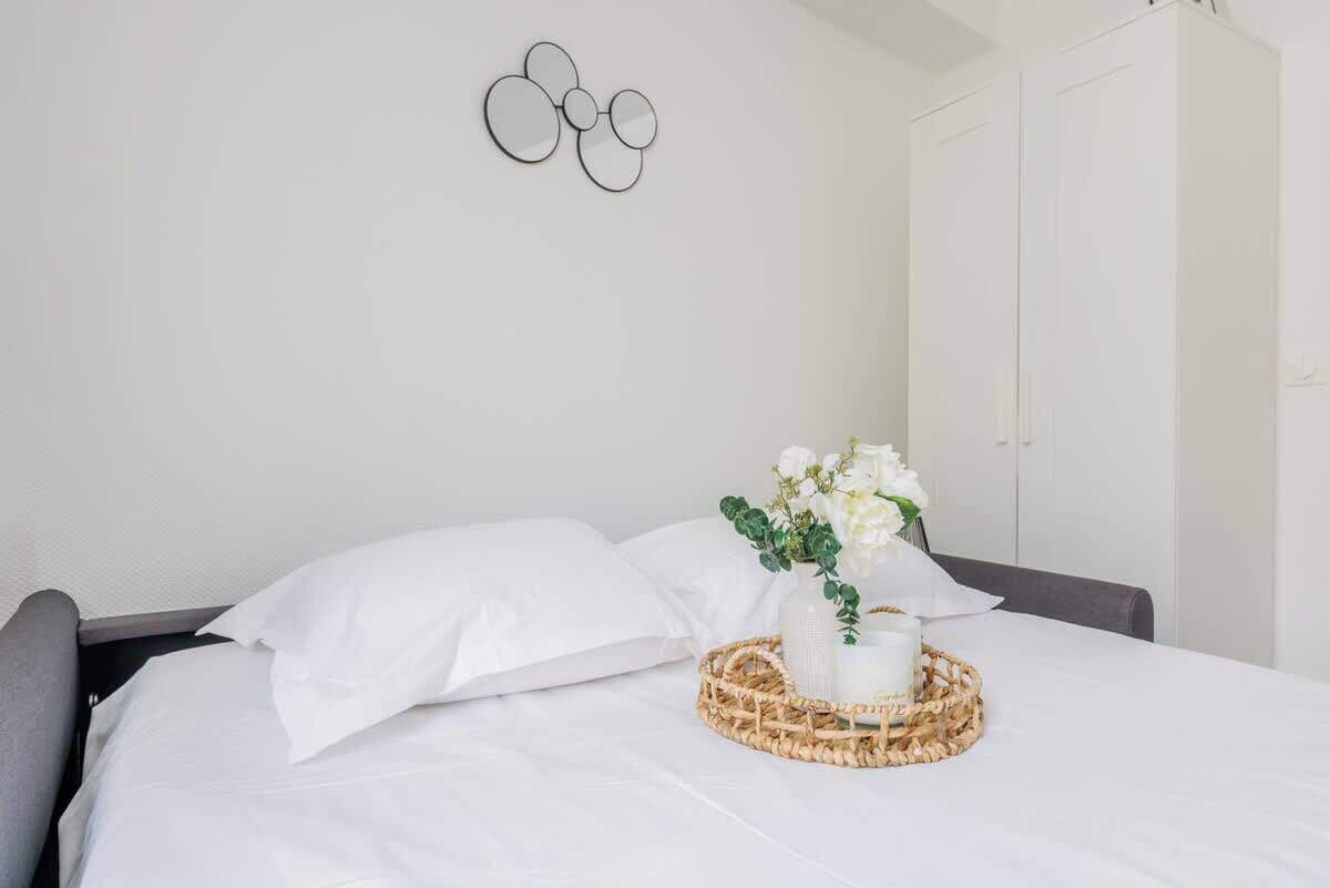 Fer et planche à repasser, lit parapluie, Wi-Fi, draps fournis