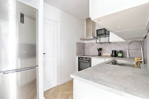 Refrigerador, microondas, horno y lavavajillas 