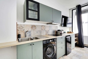 Fridge, microwave, stovetop, dishwasher