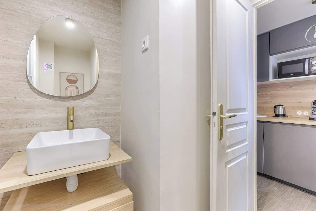 Douche, sèche-cheveux