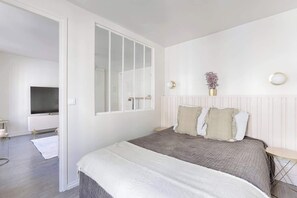 1 slaapkamer, een strijkplank/strijkijzer, reisbedje, wifi