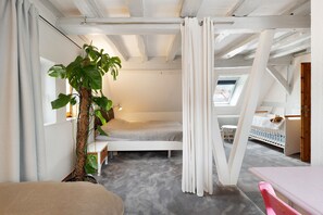 3 habitaciones, tabla de planchar con plancha, wifi y ropa de cama