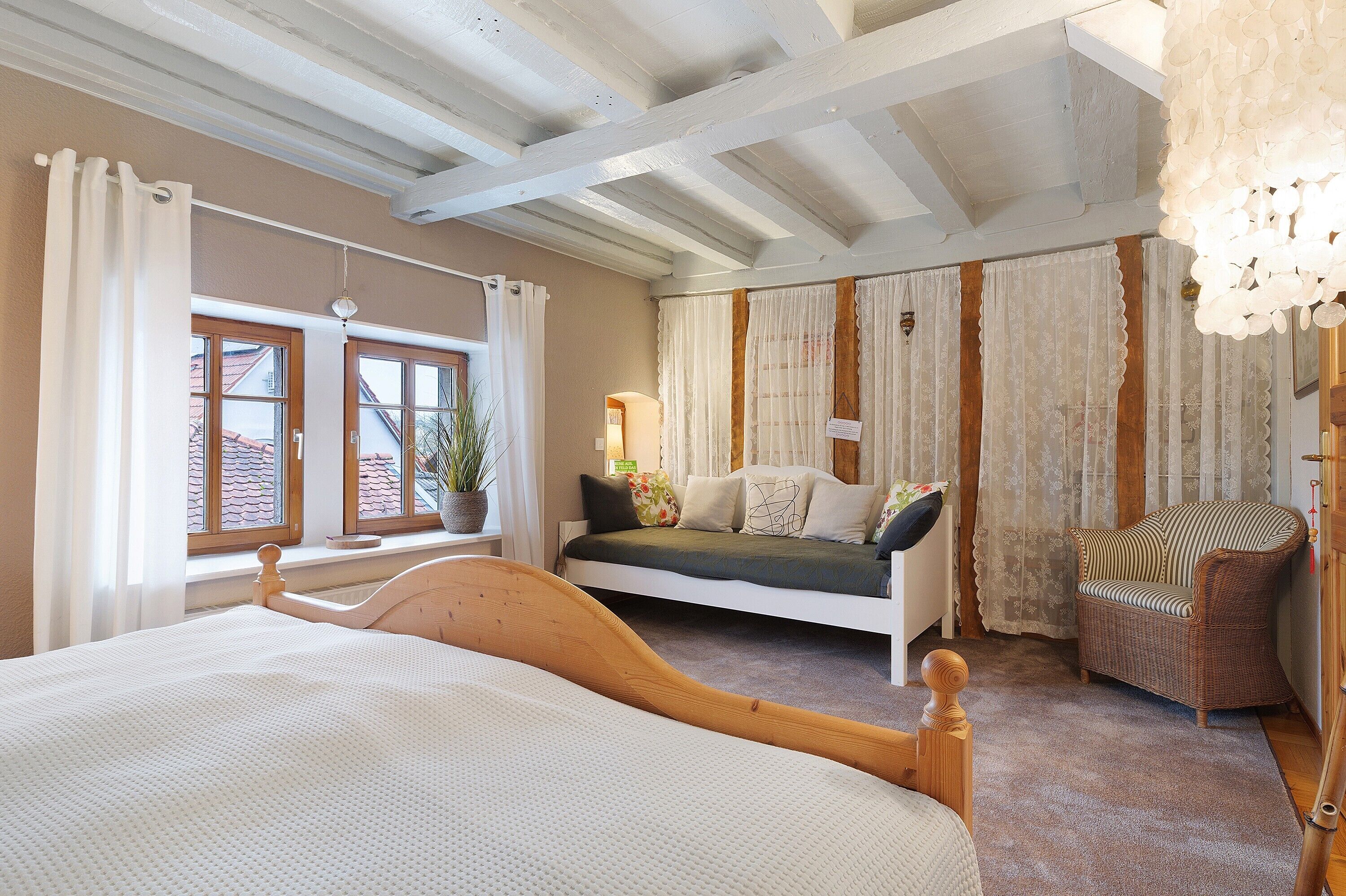 3 chambres, fer et planche à repasser, Wi-Fi, draps fournis