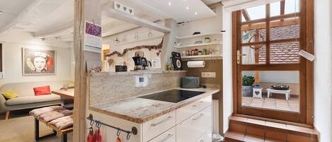 Refrigerador, microondas, horno, placa de cocina