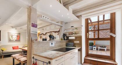 Apartment 'Rose Pere' with Private Terrace and Wi-Fi