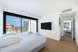 3 habitaciones, tabla de planchar con plancha, wifi y ropa de cama 
