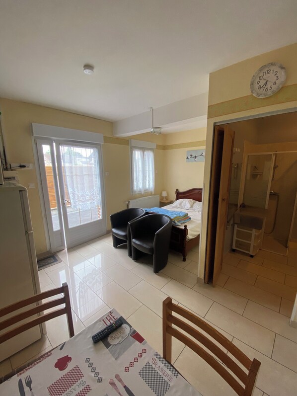 Iron/ironing board, WiFi