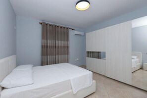 3 habitaciones, escritorio, tabla de planchar con plancha y wifi gratis 