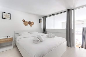 1 habitación, tabla de planchar con plancha, cuna de viaje y wifi 