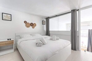 1 habitación, tabla de planchar con plancha, cuna de viaje y wifi 