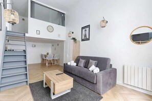 Televisión y oficina 