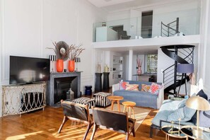 TV, offices - Luxury Duplex 1BR Panoramic Sea View Monaco (Beausoleil)