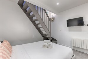1 bedroom, iron/ironing board, travel crib, WiFi