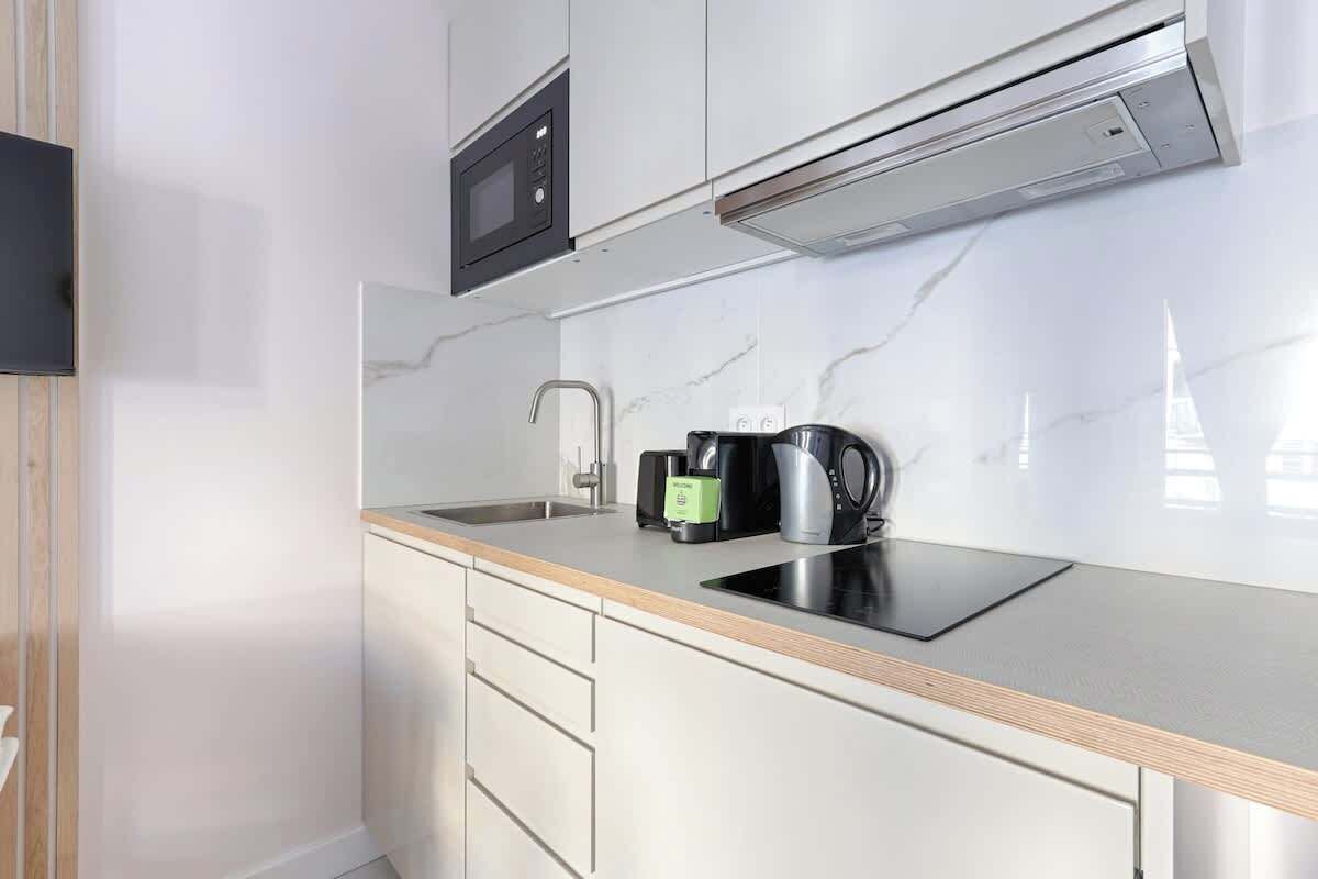 Réfrigérateur, cafetière/bouilloire