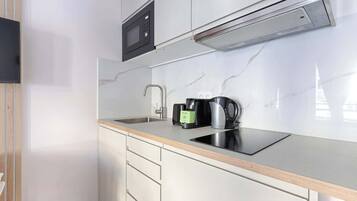 Réfrigérateur, cafetière/bouilloire