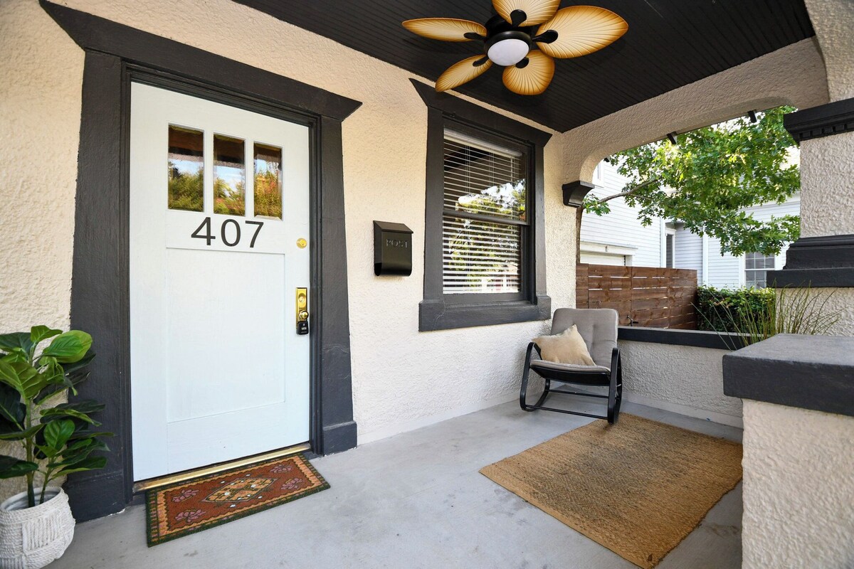 Photo 4 of Remodeled historic 2/1 in the greater Heights. 27" Monitor/desk, and fenced.