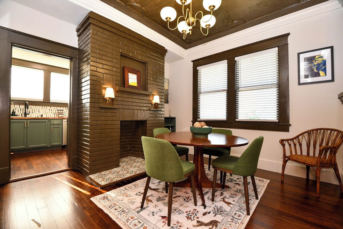 Photo 27 of Remodeled historic 2/1 in the greater Heights. 27" Monitor/desk, and fenced.