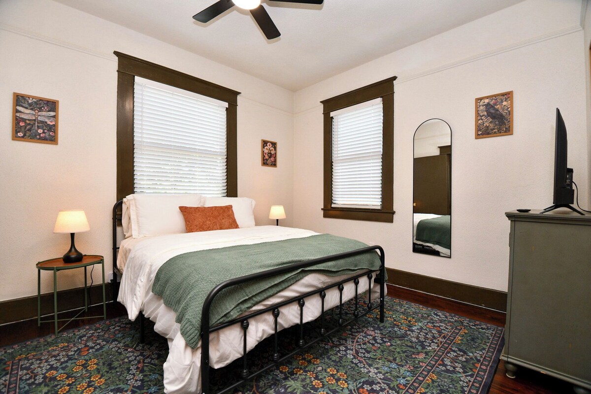 Photo 12 of Remodeled historic 2/1 in the greater Heights. 27" Monitor/desk, and fenced.
