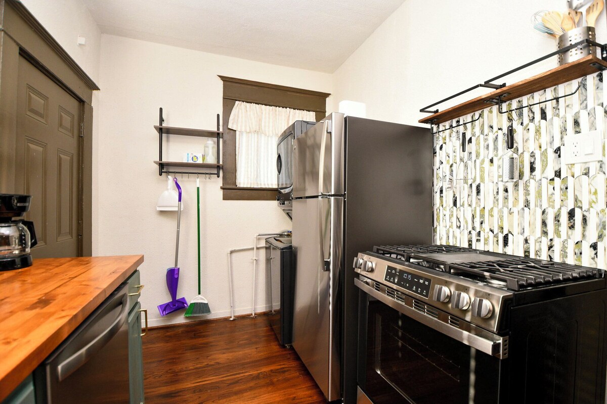 Photo 8 of Remodeled historic 2/1 in the greater Heights. 27" Monitor/desk, and fenced.