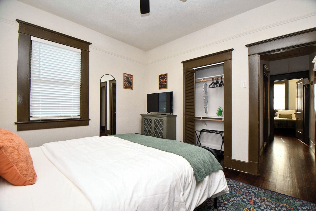 Photo 10 of Remodeled historic 2/1 in the greater Heights. 27" Monitor/desk, and fenced.