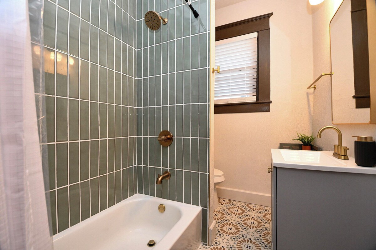 Photo 9 of Remodeled historic 2/1 in the greater Heights. 27" Monitor/desk, and fenced.